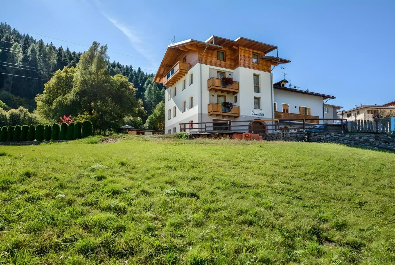Appartamenti Penasa Renato Commezzadura Exterior photo