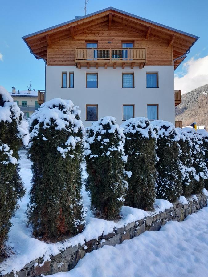 Appartamenti Penasa Renato Commezzadura Exterior photo