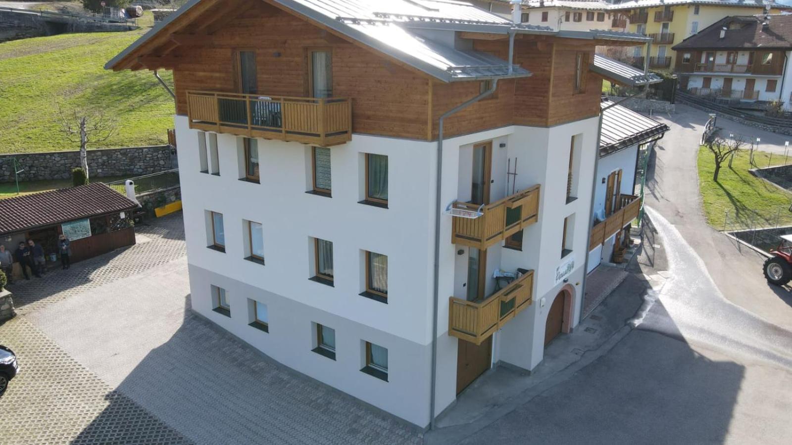 Appartamenti Penasa Renato Commezzadura Exterior photo